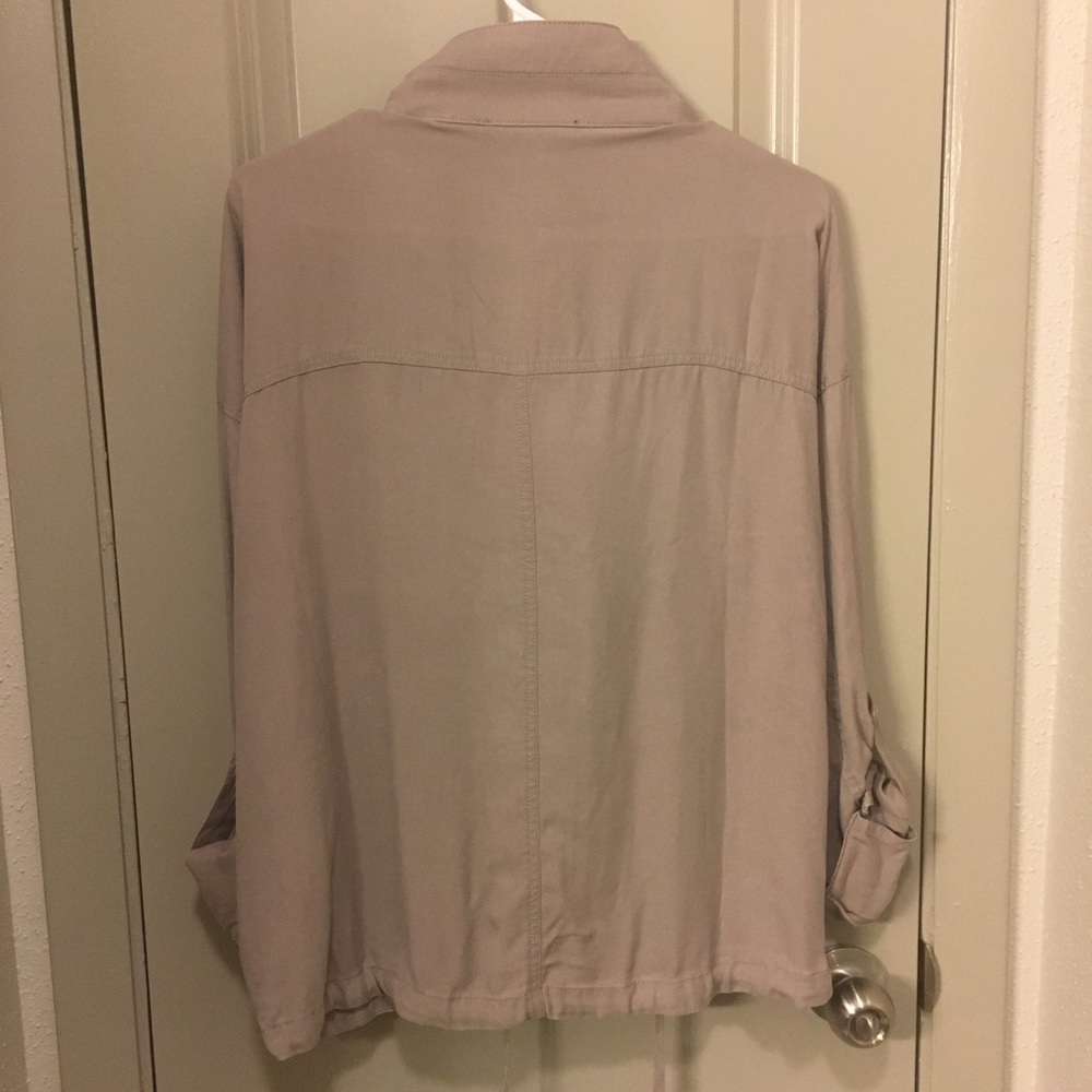 Lightweight jacket - Picture 3 of 3
